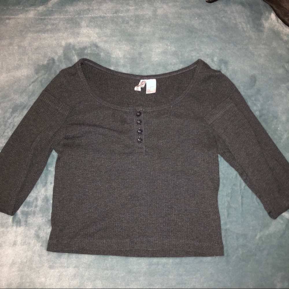 Cropped long sleeve shirt